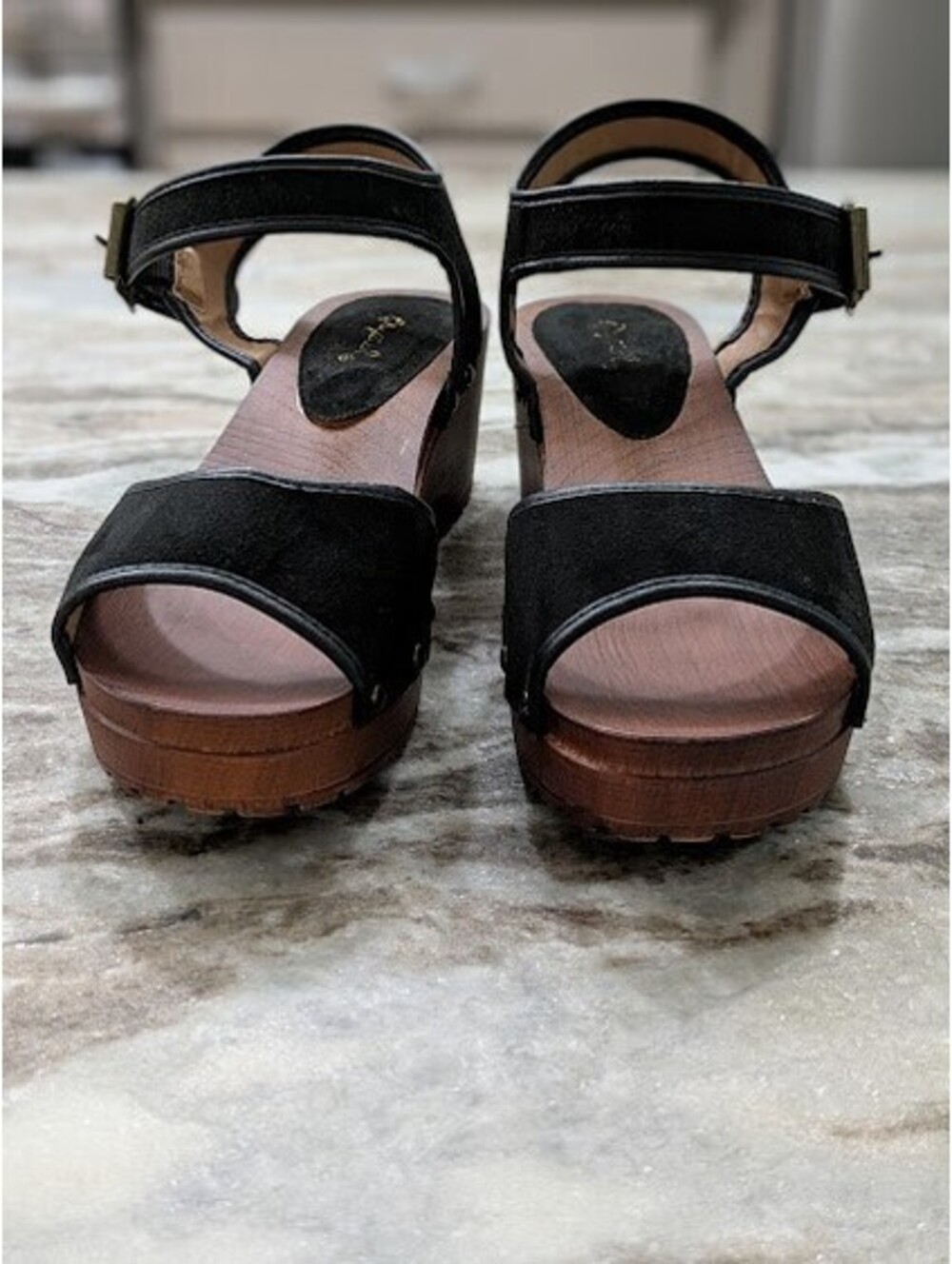 🖤 Qupid Black With Wood‑Style Sandals 8.5 | GUC